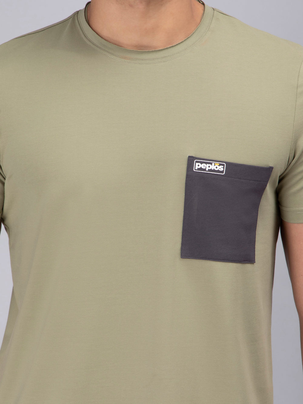 Men's Half-Sleeve Solid Cotton T-shirt with Pocket - Pista - Peplos Jeans